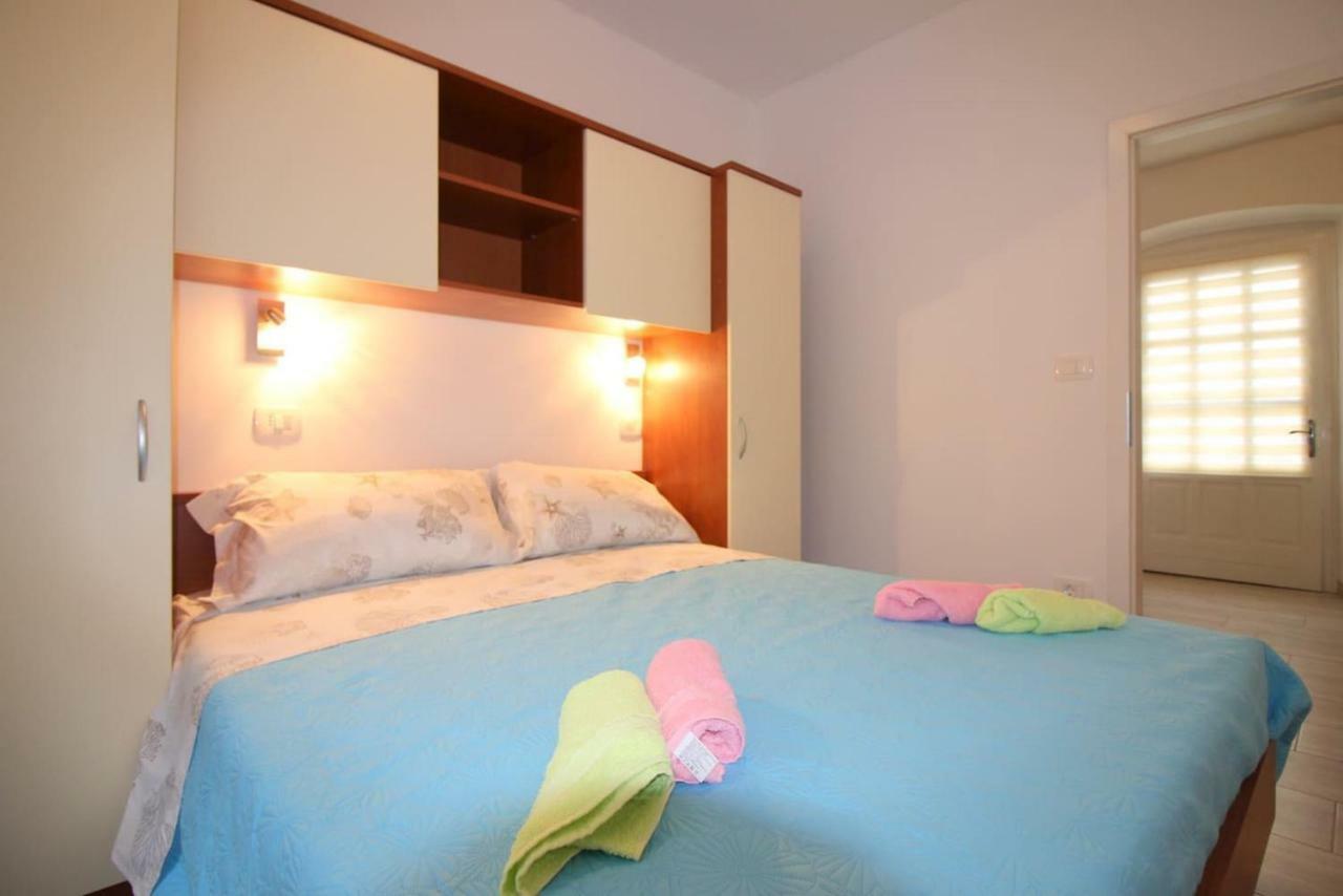 Apartment Noemi In City Center Porec Ngoại thất bức ảnh