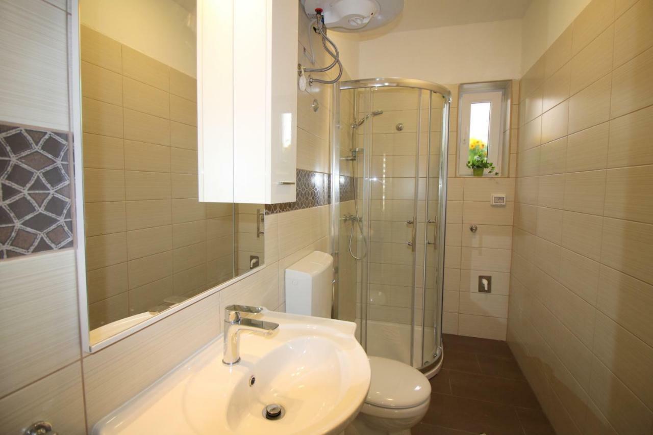 Apartment Noemi In City Center Porec Ngoại thất bức ảnh